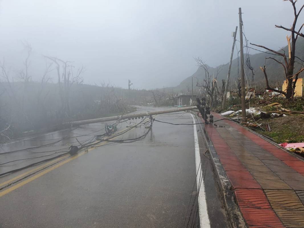 Las autoridades locales reportan por lo menos dos personas fallecidas y una desaparecida, no quedó en toda la isla ninguna estructura intacta. Foto: Arthur Robinson Dawkins