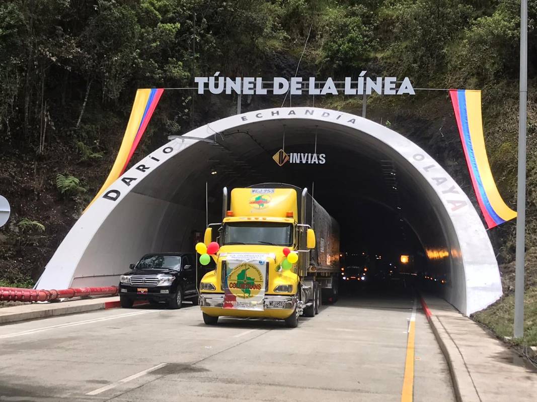 Junto al Túnel de La Línea, el Gobierno entregó otros cuatro túneles, cinco viaductos, dos intercambiadores viales y 13,4 kilómetros de vía nueva que conforman una parte de la doble calzada que conecta a Cajamarca y Calarcá. FOTO JULIO CÉSAR HERRERA
