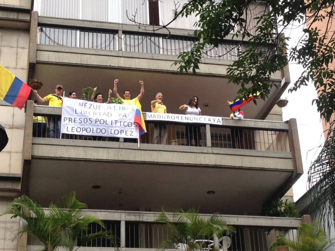 En la marcha también se vieron carteles contra el Gobierno de Venezuela. “Venezuela libre. Libertad ya para presos políticos. Leopoldo López”. FOTO JULIO CESAR HERRERA