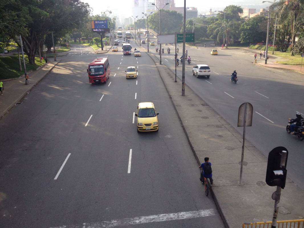 La calle Colombia cerca a la Biblioteca Pública Piloto. FOTO JULIO CÉSAR HERRERA