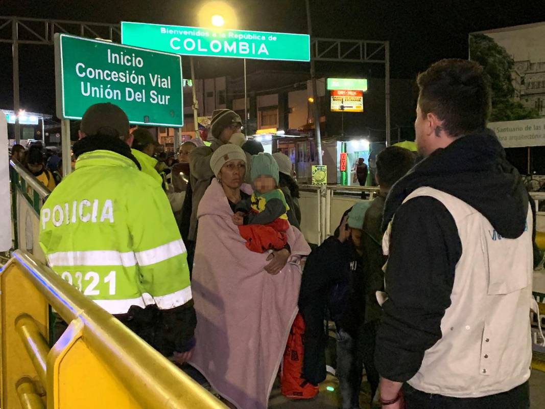 Hasta ahora, los venezolanos podían presentar únicamente documentos de identidad como la cédula, el pasaporte y antecedentes penales. FOTO EFE