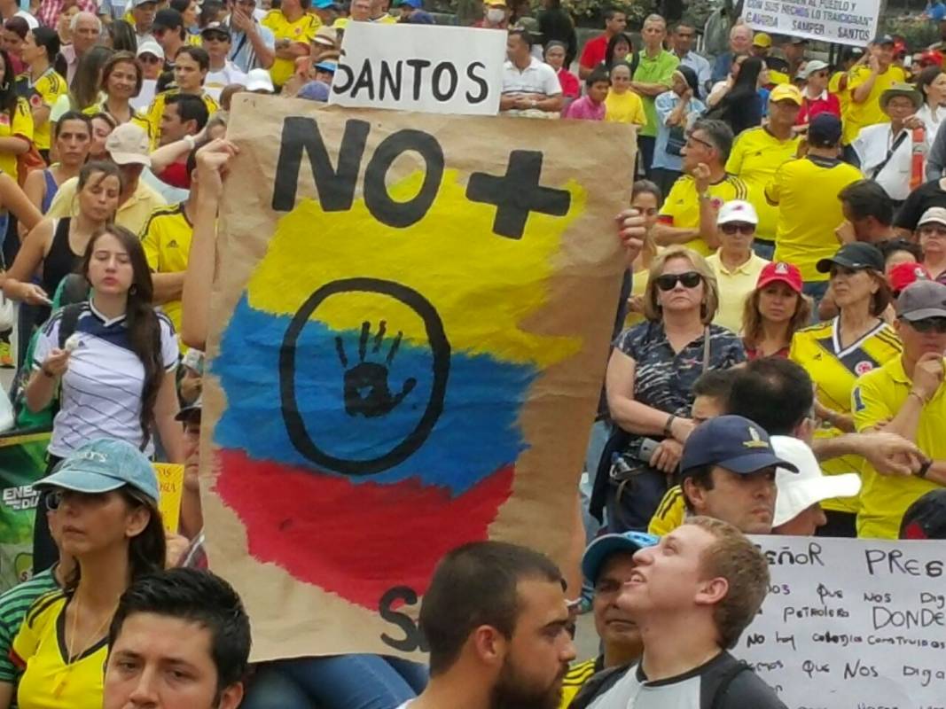 La marcha finalizó en el Parque de Las Luces, pero antes tomó la avenida La Playa, la carrera 47 hasta llegar a la avenida San Juan para terminar en el parque. FOTO DONALDO ZULUAGA