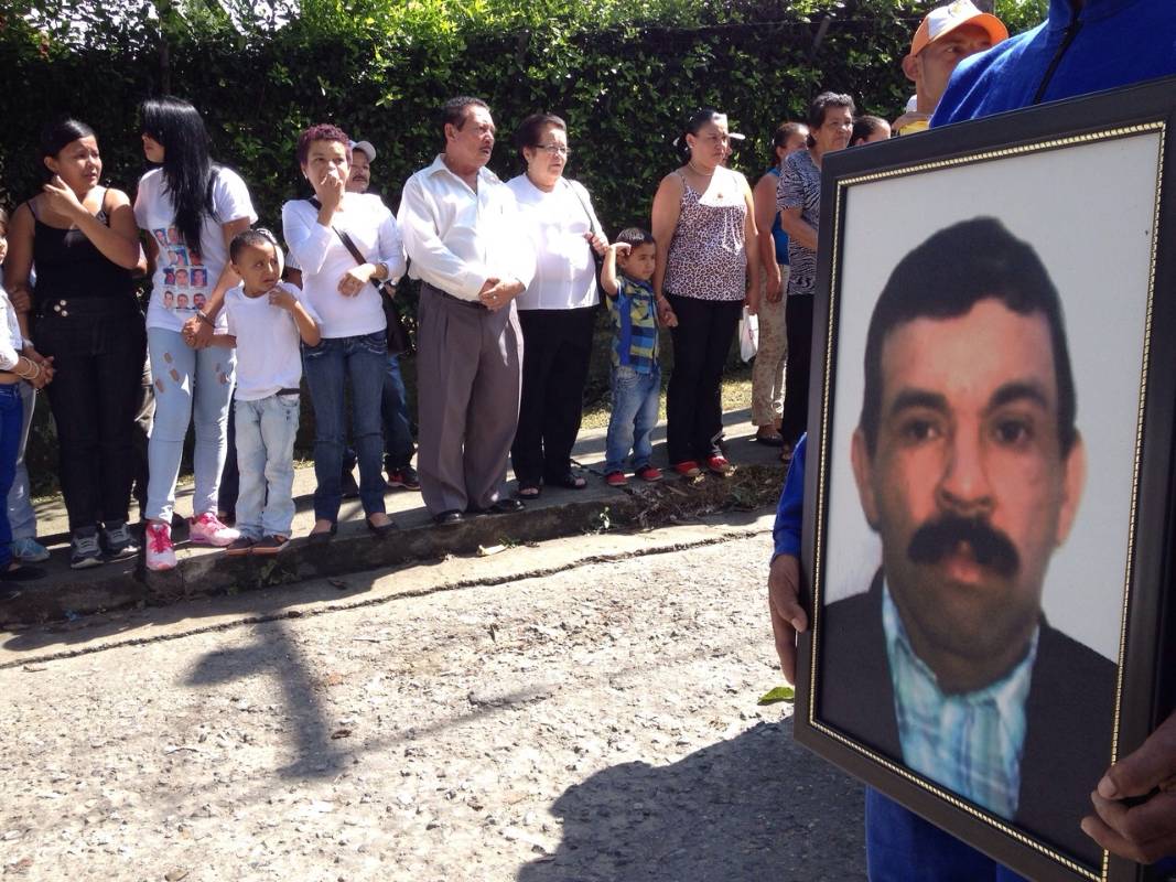 El sepelio colectivo se realizó 24 días después de la tragedia. FOTO Julio César Herrera 