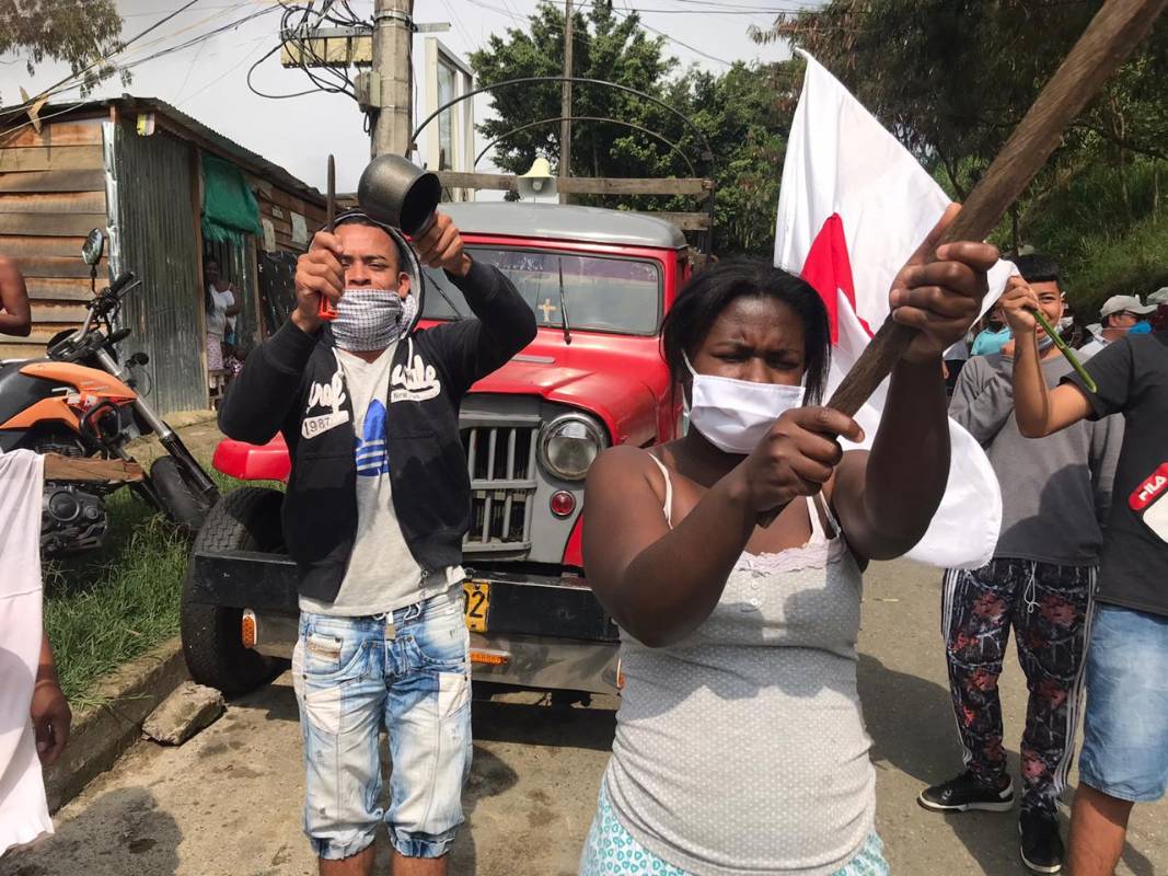 El estallido de la desesperación se manifestó en este barrio periférico del Valle de Aburrá. FOTO JULIO CÉSAR HERRERA 