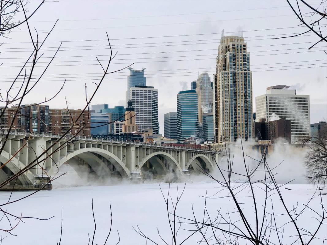 El norte de Estados Unidos y Canadá volvieron a sufrir este jueves temperaturas polares que obligaron cerrar escuelas, suspender vuelos y trenes, y abrir refugios de emergencia. Las temperaturas cayeron incluso a -45°C. FOTO AFP