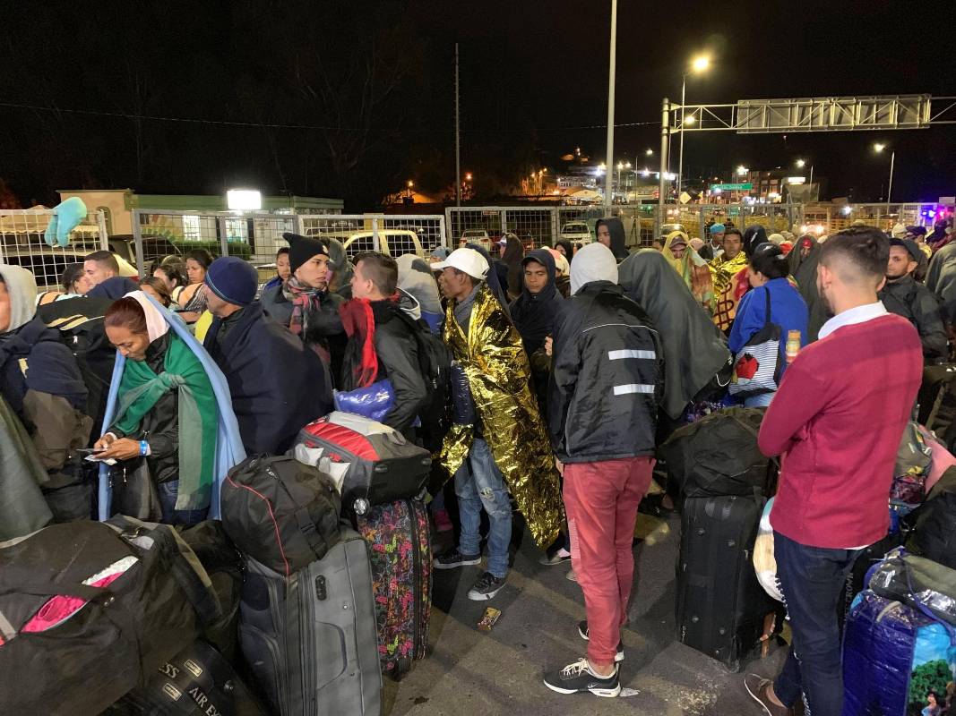 Un precio que causa cierta decepción entre los migrantes, entre otras razones porque conseguir ese dinero en Venezuela es muy difícil por la extrema situación de crisis que vive el país. FOTO EFE