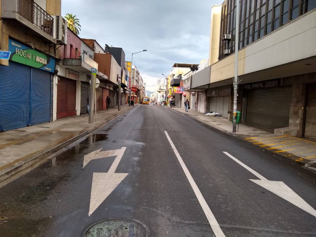 Existe una gran responsabilidad de cada uno cuando nos movemos en el transporte público. Hay que recordar que las disposiciones establecen un aforo del 35 % que en el caso del metro se viene cumpliendo. Fotos: Manuel Saldarriaga y Jaime Pérez. 