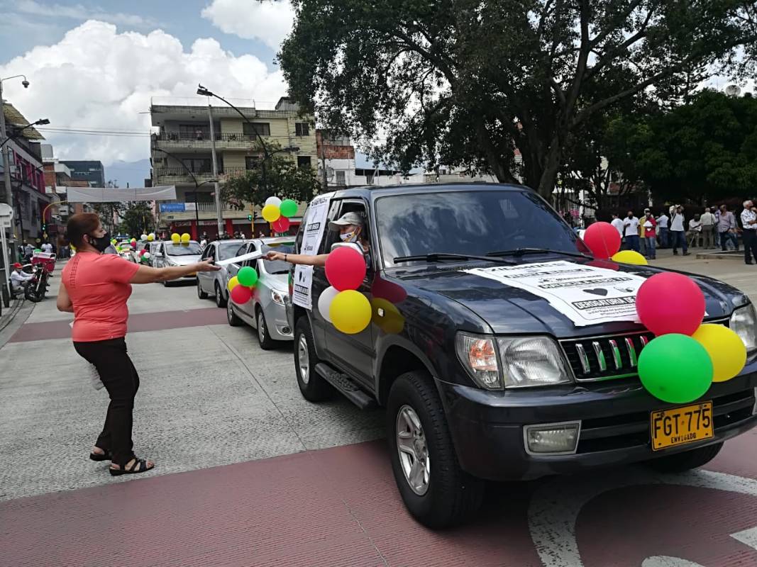 Los recorridos y concentraciones en Medellín son convocados y apoyados por grupos estudiantiles, organizaciones sociales y sindicales. FOTO MANUEL SALDARRIAGA