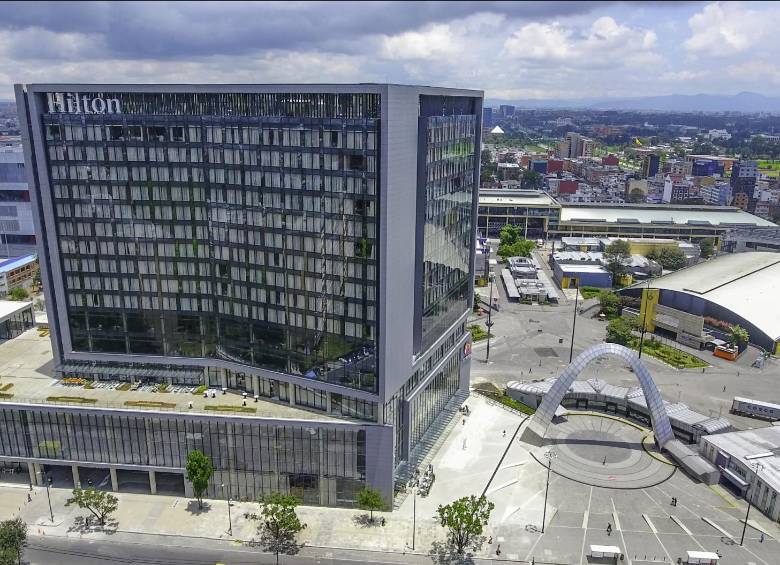 El Hotel Hilton Bogotá Corferias abarca 51.180 metros cuadrados construidos y en su desarrollo fueron invertidos cerca de $260.000 millones de pesos.