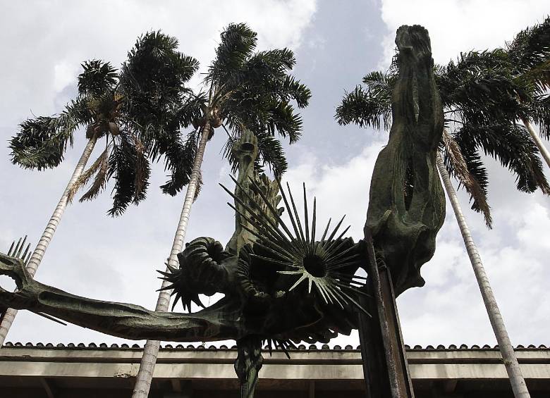 La Universidad busca regularizar el calendario. Escultura “Cristo Prometeo”ubicada en la ciudad universitaria. FOTO donaldo zuluaga