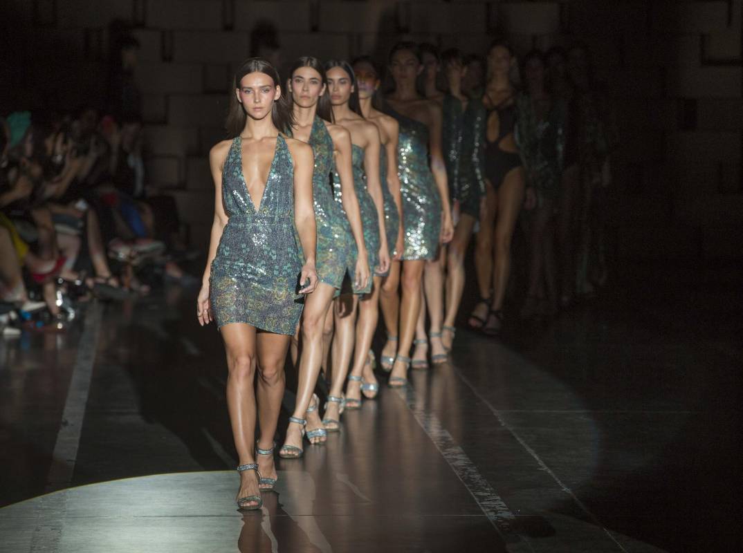 El diseñador español Custo Dalmau abrió este lunes las pasarelas de la edición 29 de Colombiamoda con sofisticación y democratizando la moda. FOTO EDWIN BUSTAMANTE