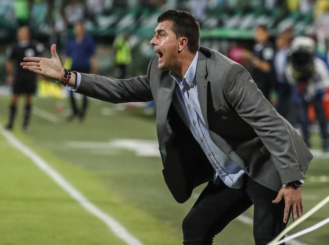 El técnico Ismael Rescalvo afirmó que pese a la derrota el balance del rojo fue bueno. Foto: Róbinson Sáenz