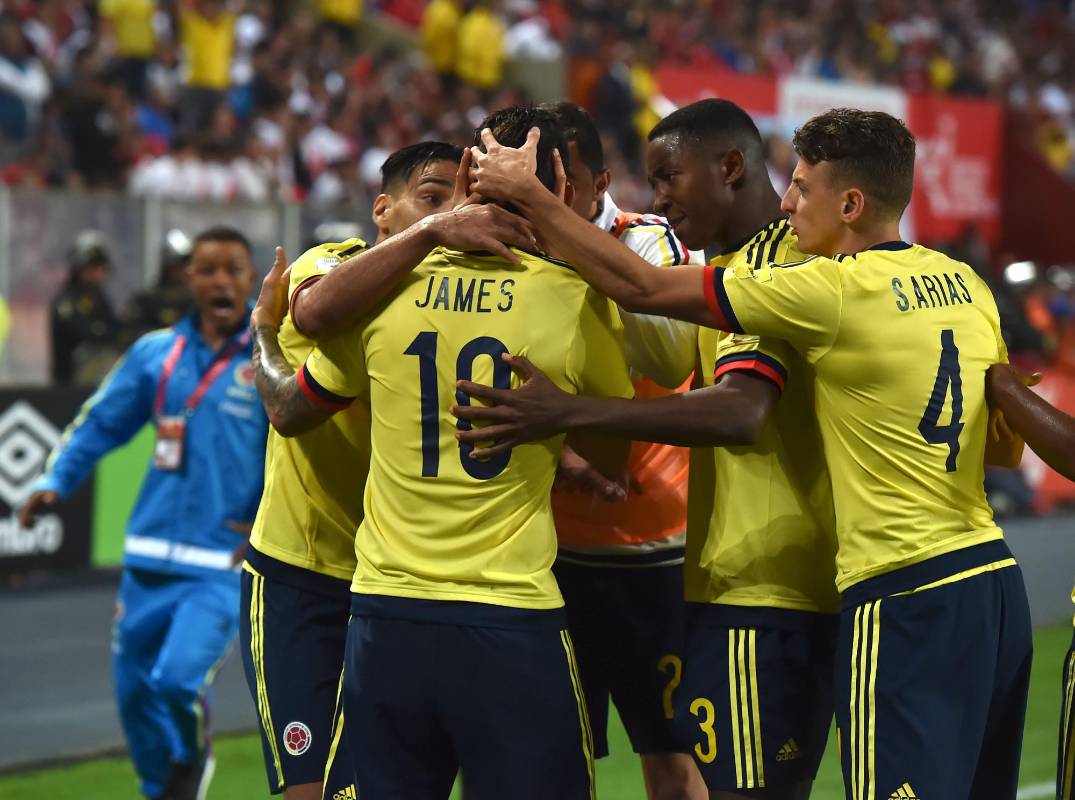 Los dirigidos por Pekerman soportaron con valentía y sentido de pertenencia los últimos minutos del juego clave. Rusia 2018 espera por Falcao y compañía. FOTOS REUTERS Y AFP