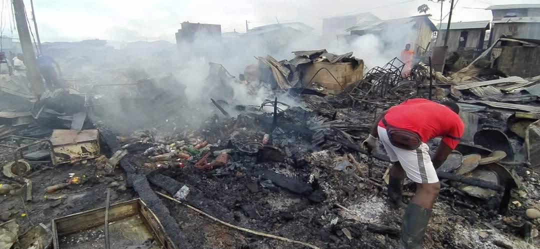 Así fue el voraz incendio en el municipio de Riosucio, Chocó y que dejó 72 viviendas afectadas, 320 personas damnificadas y muertas a una niña de 8 años y una mujer de 25. FOTO EMERSON MENA