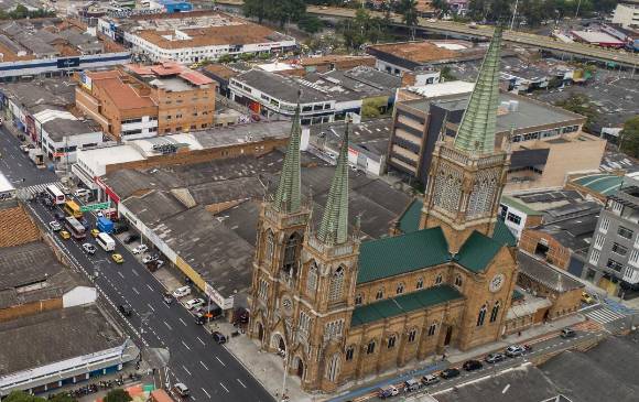 Iglesia del Perpetuo Socorro en la comuna 10. Foto: Esteban Vanegas Londoño