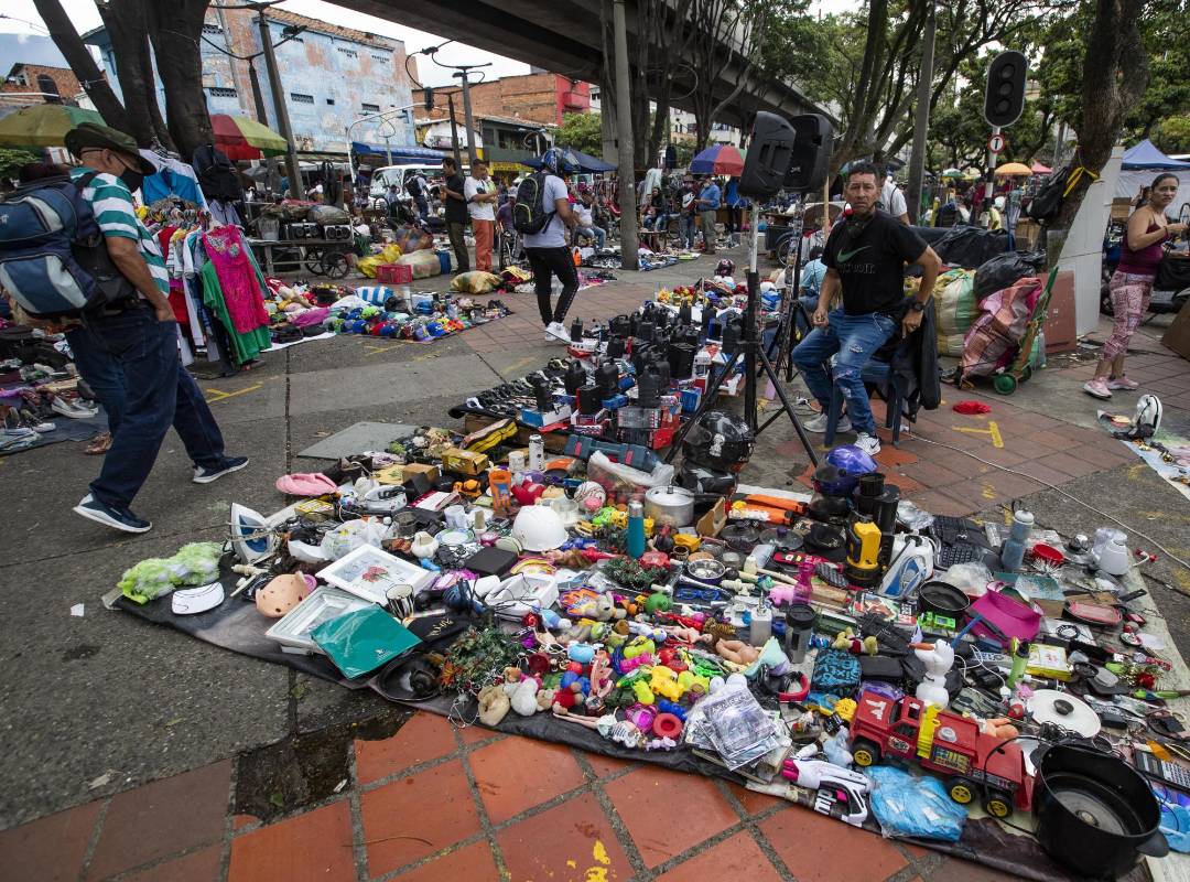 El nuevo Bazar no ha pasado del papel. Los venteros llevan seis años esperando a ser reubicados. La Alcaldía dice que esta administración, por fin, dará una solución al problema. Foto: Manuel Saldarriaga Quintero.