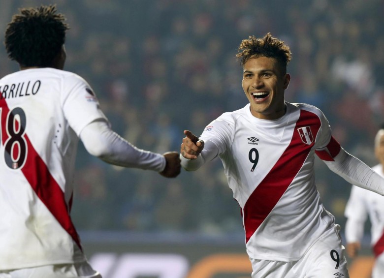 Perú se impuso con tantos de André Carrillo y Paolo Guerrero en la segunda parte. FOTO AFP