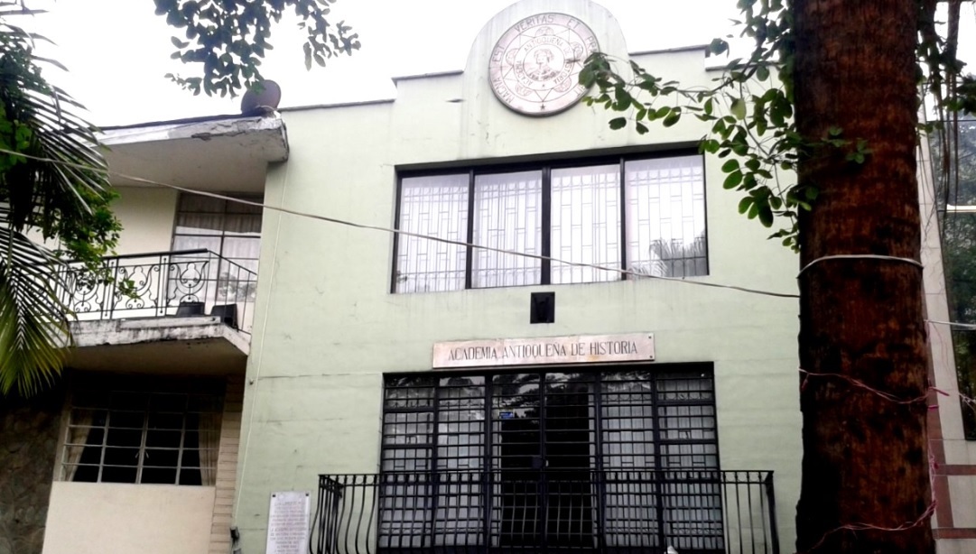 La Academia Antioqueña de Historia fue fundada hace 114 años y desde ese instante, sus integrantes no han parado de producir investigaciones y documentos de divulgación sobre los temas de la región y el país. Tiene pinacoteca y biblioteca. Está situada en el Parque del Periodista: Cr. 43 N° 53-37. Teléfono: 216 37 61. Foto: Cortesía Academia.