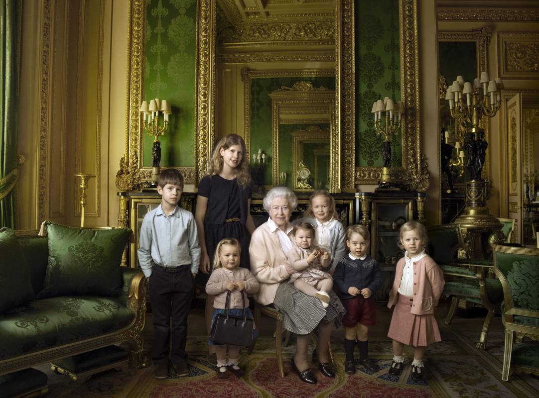 Aquí con todos sus nietos y bisnietos para celebrar su cumpleaños 90. Imagen 2016 FOTO AFP