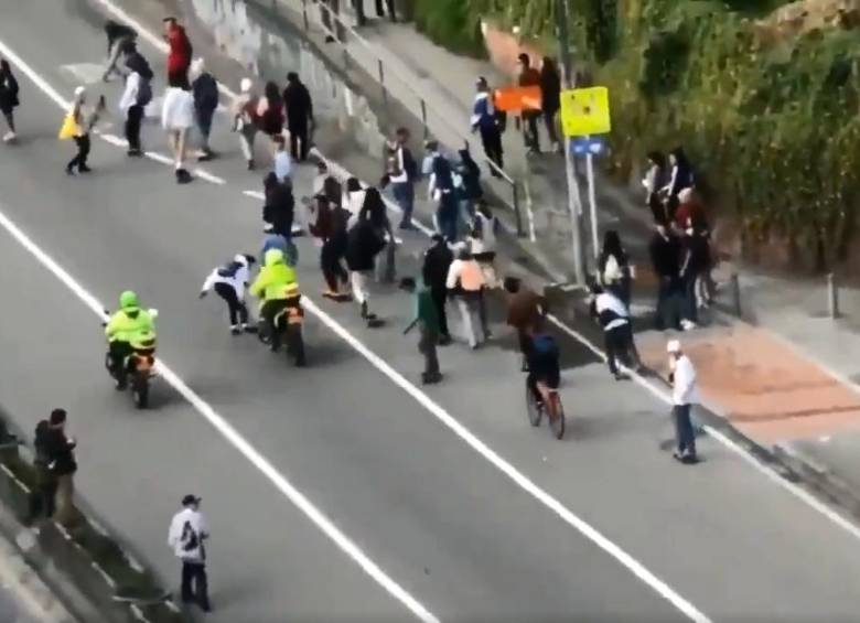 Policía atropelló a ciudadano en movilización skate. FOTO: Tomada de video. 
