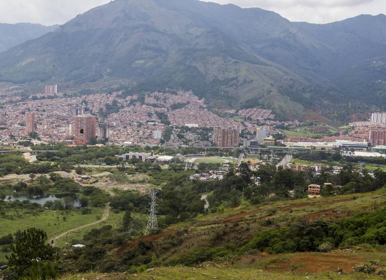 De los 350.000 metros que, dice la Gobernación de Antioquia, tiene el Tulio Ospina en Bello, 200.000 serían destinados para el autódromo, 130.000 para parques del Área Metropolitana y 10.000 metros para una estación de Policía. FOTO Julio César Herrera