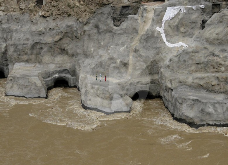 Así se veían, el 15 de marzo de 2014, los túneles de desviación del río Cauca en Hidroituango. Meses después se hicieron obras, entre ellas el taponamiento de dos de ellos. FOTO Donaldo Zuluaga