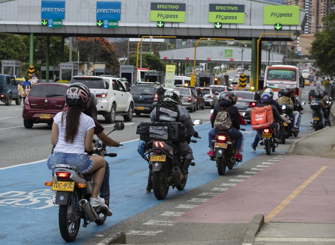 El departamento de Antioquía vivió una jornada plan retorno tranquila según las entidades de transporte, las calles y carreteras estuvieron acompañadas por el Ejército, Policía y Secretaría de Movilidad. Foto Manuel Saldarriaga