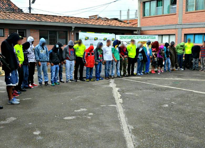 La Dijín de la Policía confirmó este martes la captura de 43 miembros de la banda criminal “el Laberinto” que delinquían en sectores de Rionegro y Medellín. FOTO CORTESÍA