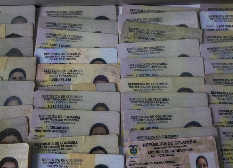 Si las cédulas no son reclamadas tres meses después de encontradas, el metro las entrega a la Policía. FOTO JULIO CÉSAR HERRERA