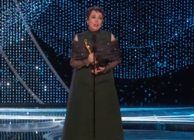 Olivia Colman recibió su primer Óscar. FOTO Cortesía TNT