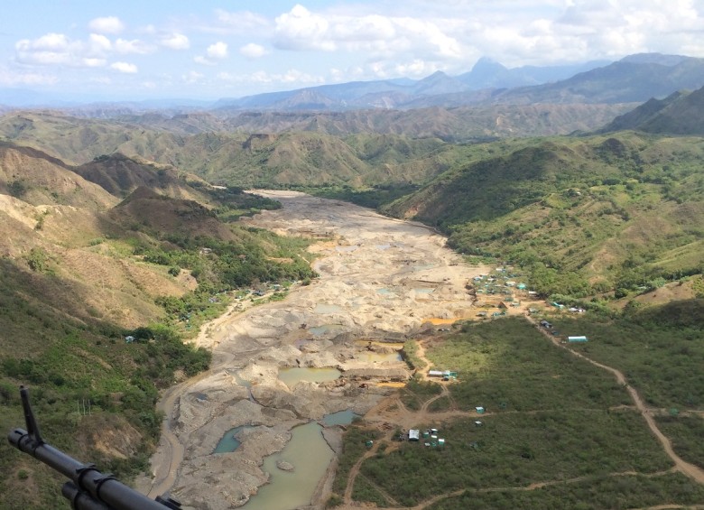 El Ejército captó el pasado 22 de enero imágenes que evidencian la desaparición del río Sambingo en el departamento del Cauca. FOTO EJERCITO