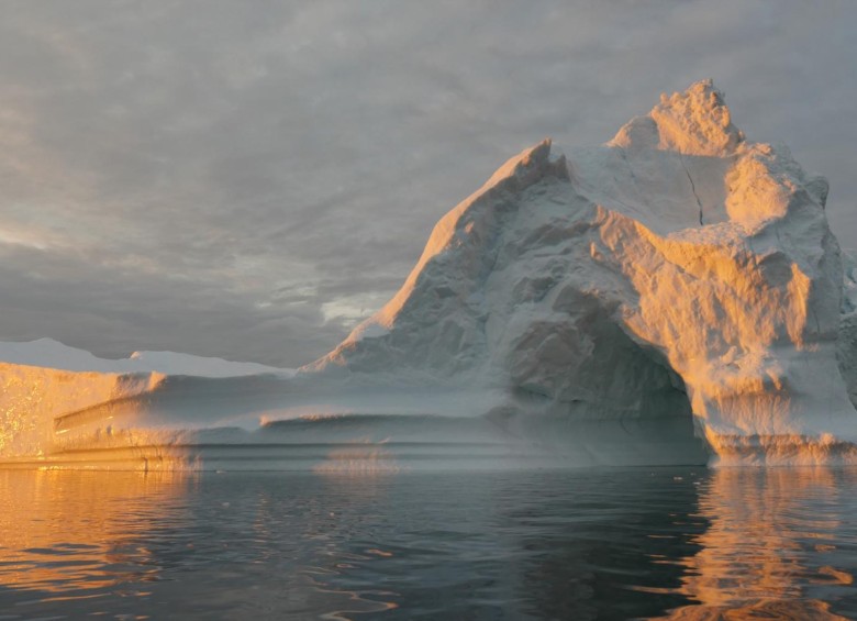Un enorme iceberg flota en la bahía Disko cerca Ilulissat en Groenlandia. Fue en julio pasado. FOTO Nasa/Saskia Madlener
