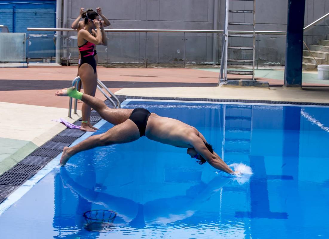 Los primeros en utilizar el complejo acuático son los deportistas de alto rendimiento y se prepara la apertura de ligas, clubes y también para todas las estrategias recreativas. Foto Juan Antonio Sánchez Ocampo