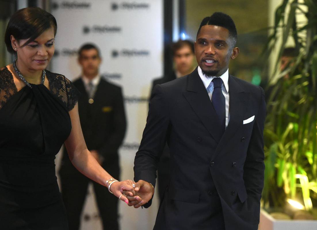 El exjugador del Barcelona, Samuel Eto’o y su esposa Georgette. FOTO AFP