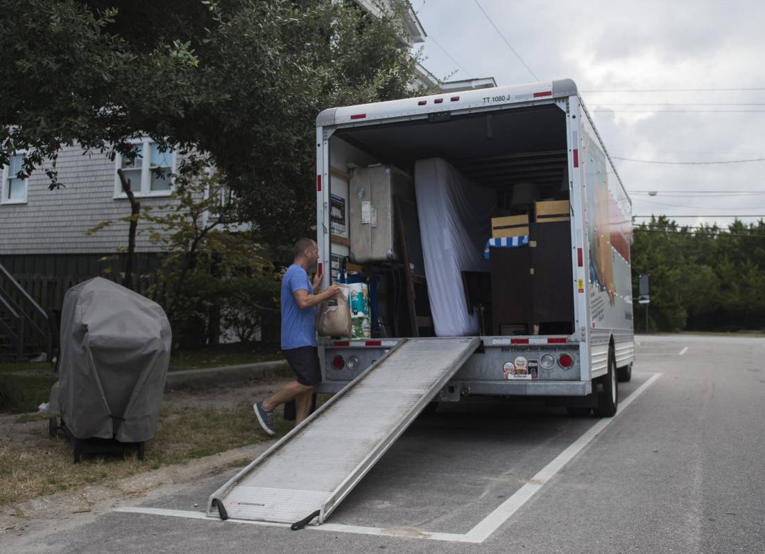 La orden de evacuación ya fue dictada en las localidades costeras. FOTO AFP