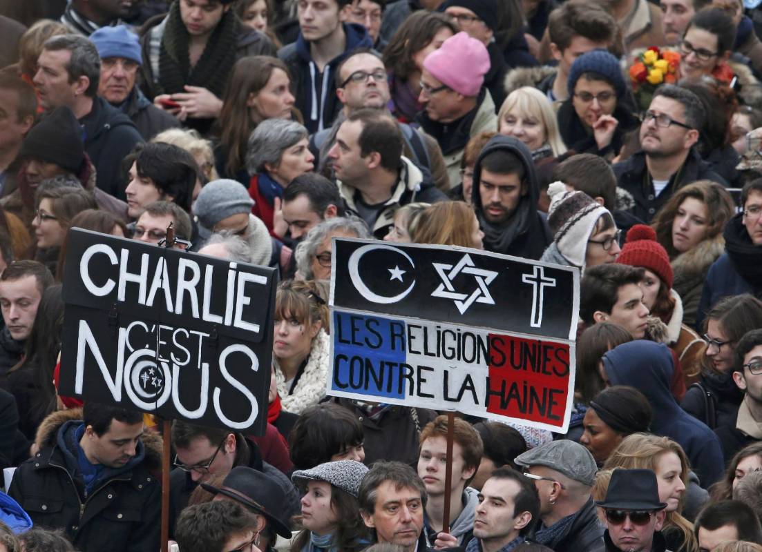 Niños y abuelos, judíos, cristianos y musulmanes, empleados y patronos se unieron en las calles y fueron parte de las multitudes en el este de París. FOTO REUTERS