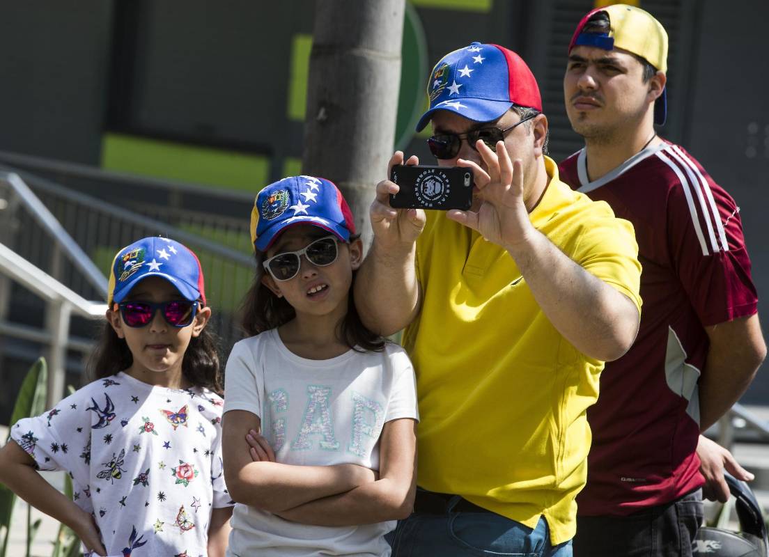 La votación fue un evento familiar. FOTO JAIME PÉREZ