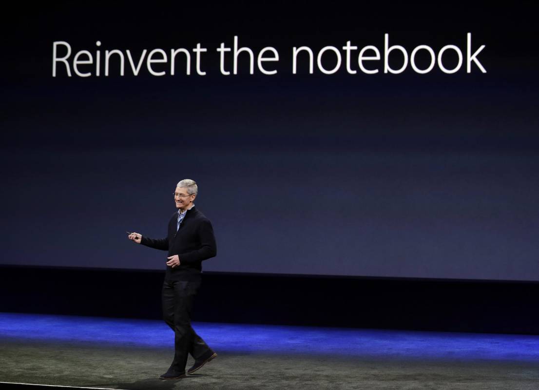 Tim Cook presenta el nuevo Apple MacBook. FOTO AP