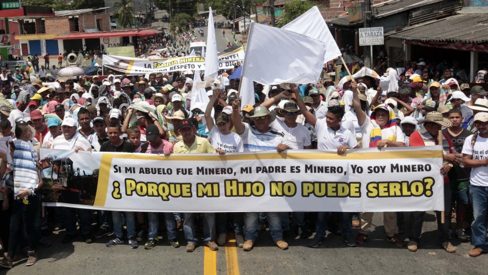 Las protestas obligaron el cierre de la Troncal a la Costa, aunque no se presentaron hechos violentos. FOTO MANUEL SALDARRIAGA