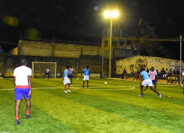 Cancha sintética del barrio Obrero, zona históricamente golpeada por la inseguridad y problemas sociales. Su construcción tuvo aportes del Gobierno Nacional.