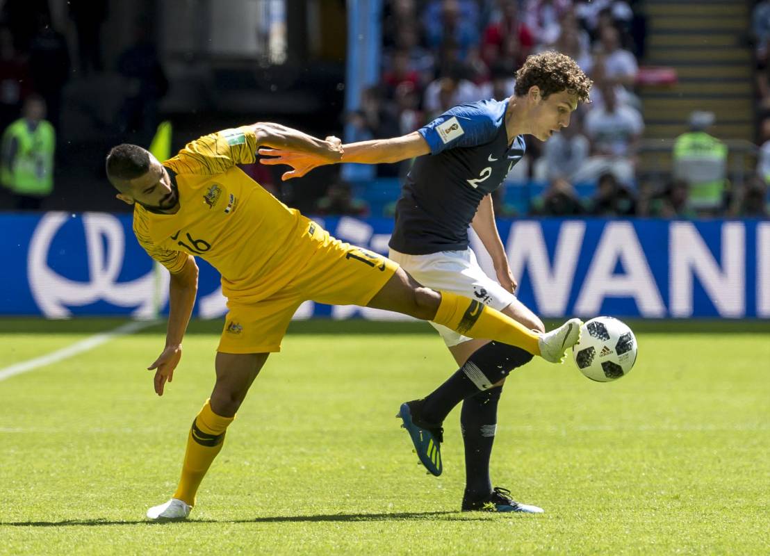 Cuando el partido iba 0-0 el árbitro pidió la revisión de una jugada polémica al VAR, lo que derivó en el cobro de un penalti que representaría el primer gol de Francia, que terminaría ganando el encuentro por 2-1. Foto: Juan Antonio Sánchez, enviado especial