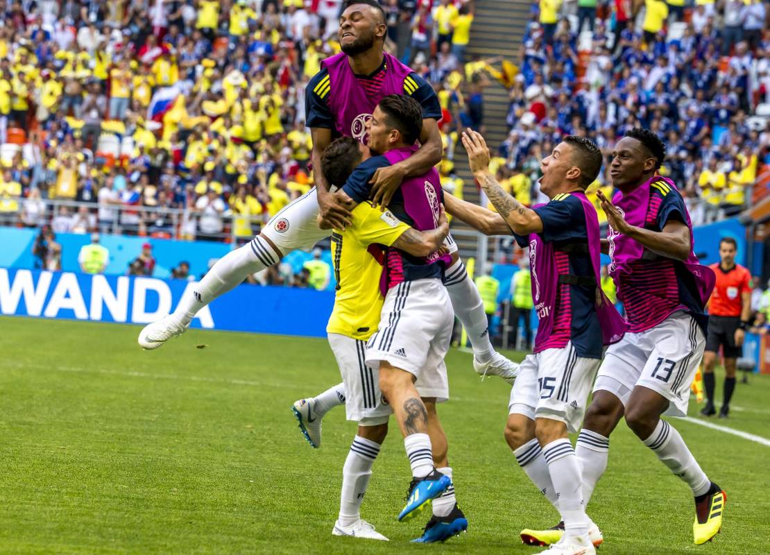 Tras la expulsión de Carlos Sánchez y el penalti a favor de Japón, la selección Colombia buscó el empate que llegaría de tiro libre de Juan Fernando Quintero. Al final los nipones marcaron el segundo gol de cabeza y decretaron la derrota. Foto: Juan Antonio Sánchez, enviado especial. 