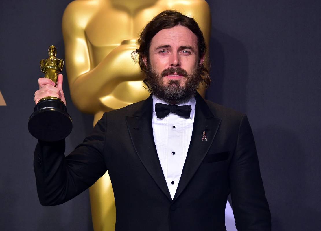 Casey Affleck por Manchester junto al mar se llevó la estatuilla a mejor actor. FOTO AFP