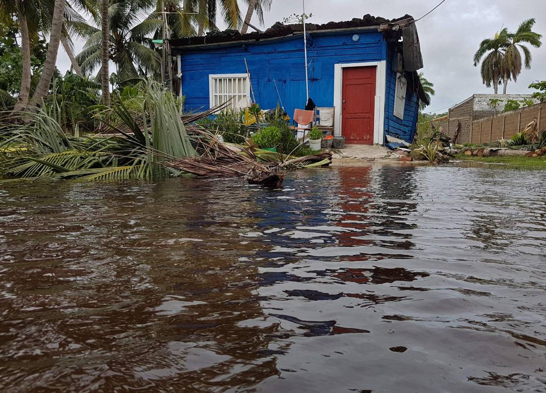 Según reportes del Ideam, 25 departamentos han sido afectados por el mal tiempo. Además de lluvias en la región Caribe, que han afectado a los departamentos de La Guajira, Magdalena, Atlántico, Bolívar, Sucre y César, las fuertes precipitaciones y el aumento del caudal de los ríos se han sentido en el Golfo de Urabá -en Antioquia-, Chocó, los santanderes, Cundinamarca, noroccidente de Boyacá, oriente del Tolima y Huila, así como en Meta, Guaviare, Caquetá, Putumayo y Amazonas. FOTOS AFP, GETTY IMAGES, EFE Y PRESIDENCIA DE LA REPÚBLICA