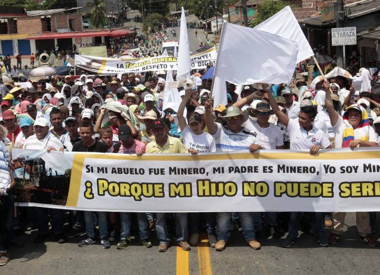 La próxima semana se definirán las temáticas e integrantes de unas mesas de trabajo para construir herramientas para facilitar la regularización y formalización de los mineros tradicionales. FOTO MANUEL SALDARRIAGA