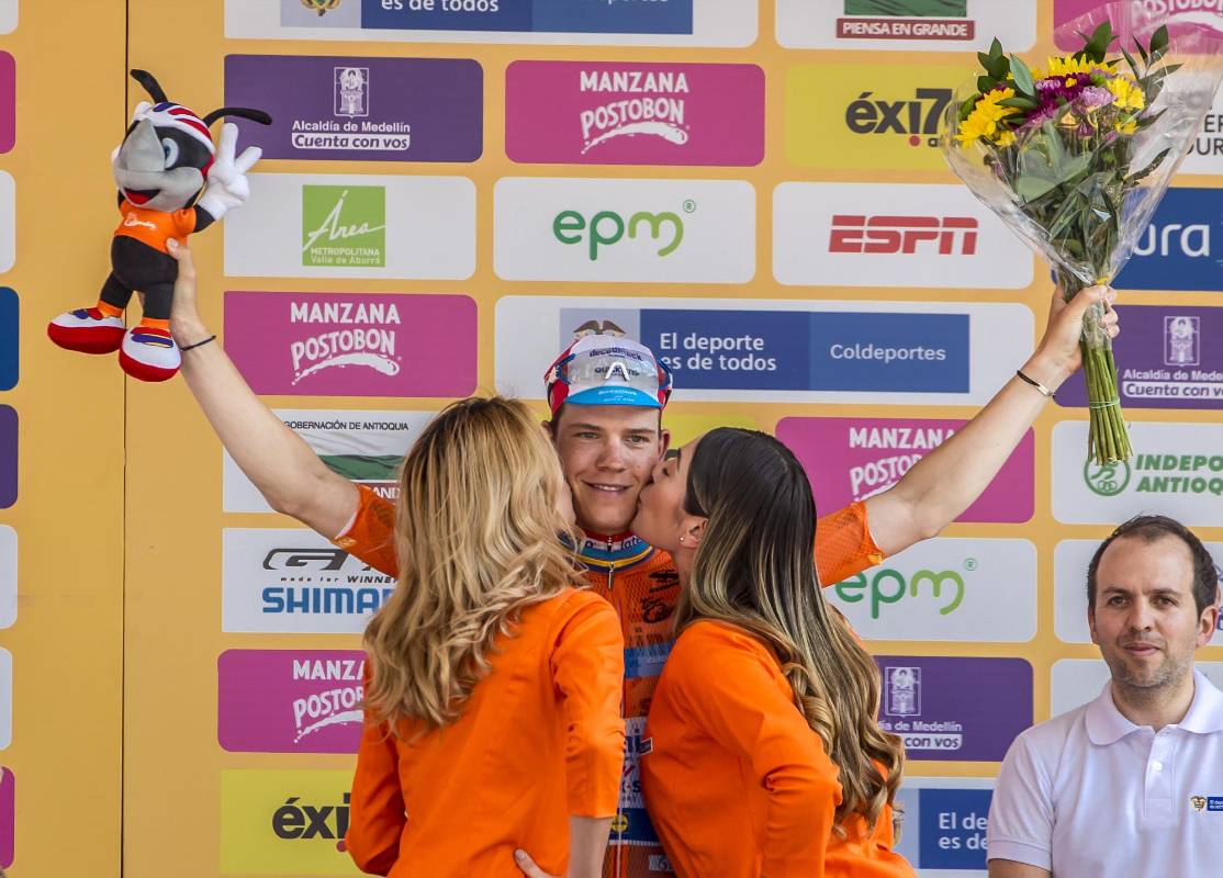 Hermosas postales dejó el desarrollo de la cuarta etapa del Tour Colombia 2.1 que se desarrolló en Medellín, un circuito de 139 kilómetros, que tuvo una masiva presencia de aficionados en cada uno de los puntos por donde transcurrió la fracción. FOTOS JUAN ANTONIO SÁNCHEZ Y MANUEL SALDARRIAGA