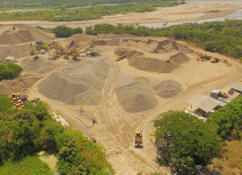 Esta es una de las ocho plantas de la nueva Agregados Argos. Está ubicada en el municipio de Saldaña (Tolima), con capacidad de 1,2 millones de toneladas anuales. FOTO CORTESÍA Cementos ARGOS