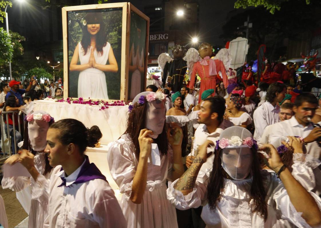La llorona, el cura sin cabeza, la patasola y otros mitos y leyendas hacen parte del tradicional desfile en la ciudad de Medellín, que es considerado patrimonio cultural inmaterial de Latinoamérica. Foto: Manuel Saldarriaga Quintero