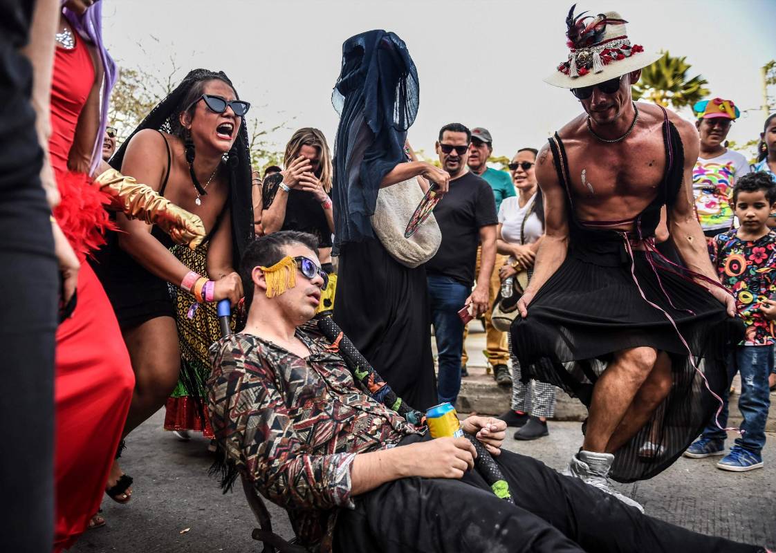 Performance de la muerte de Joselito Carnaval durante las celebraciones del carnaval de Barranquilla. Foto: JOAQUIN SARMIENTO / AFP