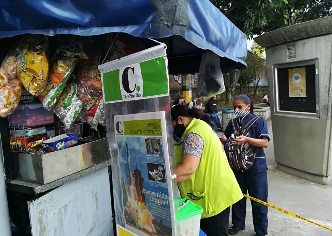 En este aislamiento inteligente la planeación será clave: cada ciudadano deberá revisar qué día puede salir a hacer compras o diligencias según su pico y cédula, si debe ir a una peluquería deberá solicitar la cita con tiempo. Fotos: Manuel Saldarriaga y Jaime Pérez. 